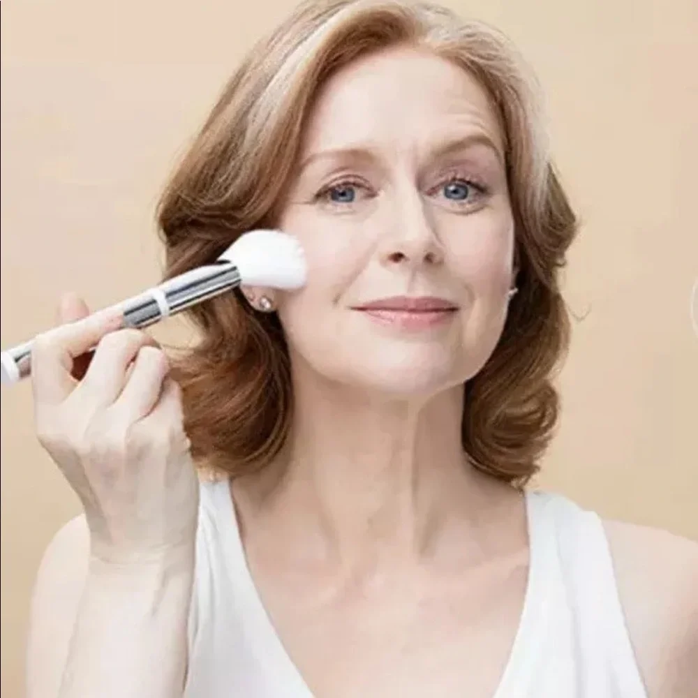 IT COSMETICS Heavenly Skin Skin-Hugging Foundation Brush #707 NIP $42 NIP